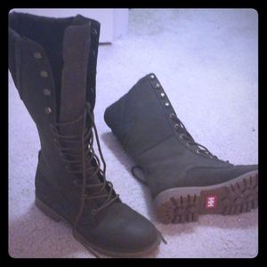 Helly Hansen dark green winter boots 7.5